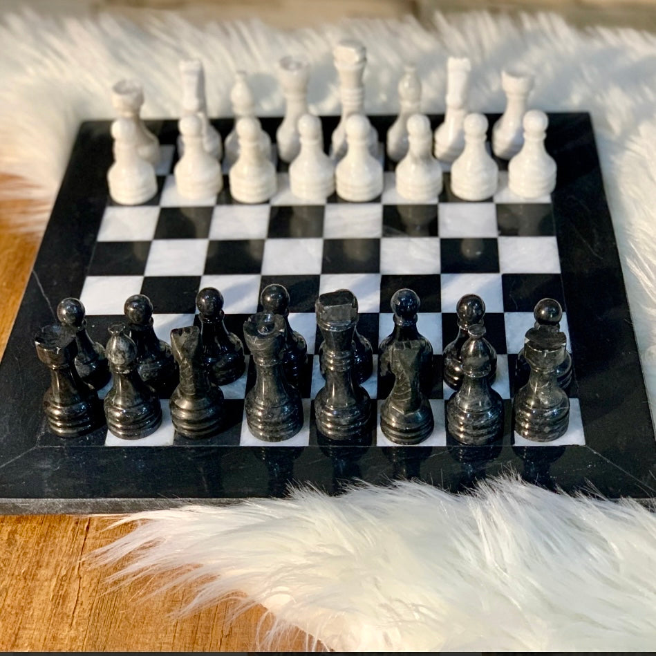 Onyx Chess Decor